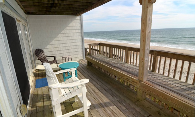Topsail Beach Condo | Updated Queen's Grant Oceanfront Condo, Topsail Beach -Pool, Boat Access