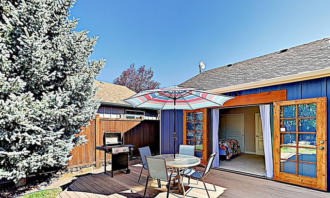Mountain View House | Updated Sanctuary in Quiet Locale w/ Private Backyard Oasis & Provided Bikes