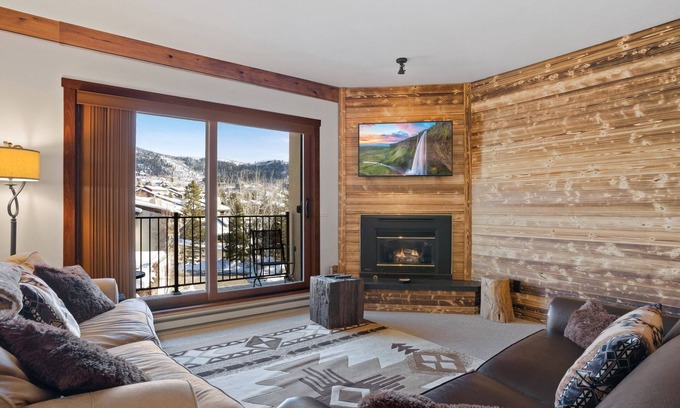 Steamboat Springs Condo | Updated, Second-Floor Condo with WiFi, Mountain Views, Outdoor Pool, & Hot Tub