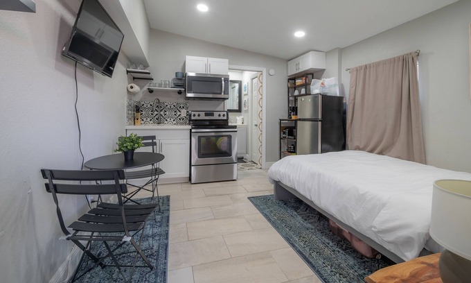 St. Petersburg - Clearwater Apartment | Updated St. Pete Studio at The Urban Standard 9