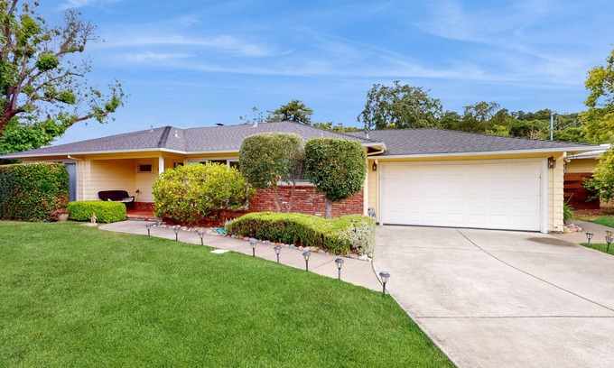 Junior College Neighborhood Association House | Updated & Sunny Sonoma 1950s Ranch Near Santa Rosa & Wineries