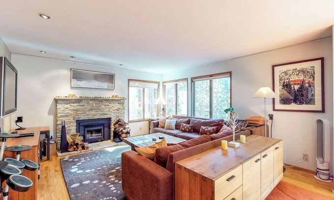 Mammoth Lakes House | Updated townhome with a fireplace, grill, pool, hot tub - easy access to slopes