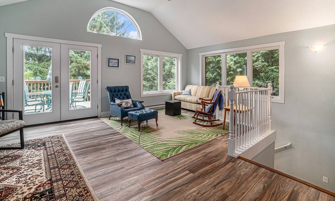 Elberta House | Updated upstairs duplex with balcony & partial lake view - walk to beach
