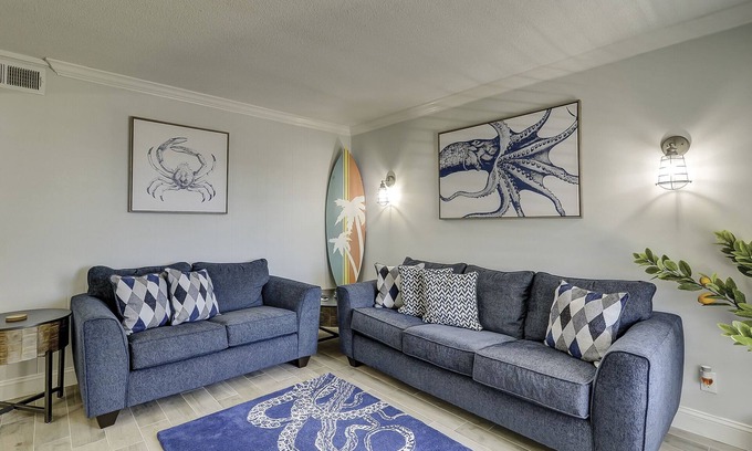 Palmetto Dunes Villa | Updated villa minutes walk to the beach. Seasonal heated outdoor pool
