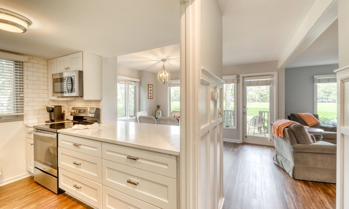 West Beach Village Villa | Updated West Beach villa w/fairway & lagoon views - walk to beach