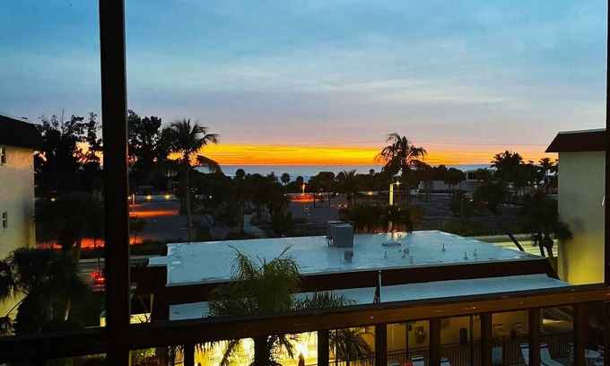 Siesta Key Condo | UPDATED WITH STUNNING GULF VIEW