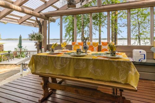 Ahtari Ski Chalet | Upea hiekkaranta mökki