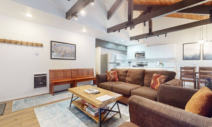 Majestic Pines Condo | Upgraded Cabin, Private Wash/Dryer. Great Complex Amenities, Near Golf Course