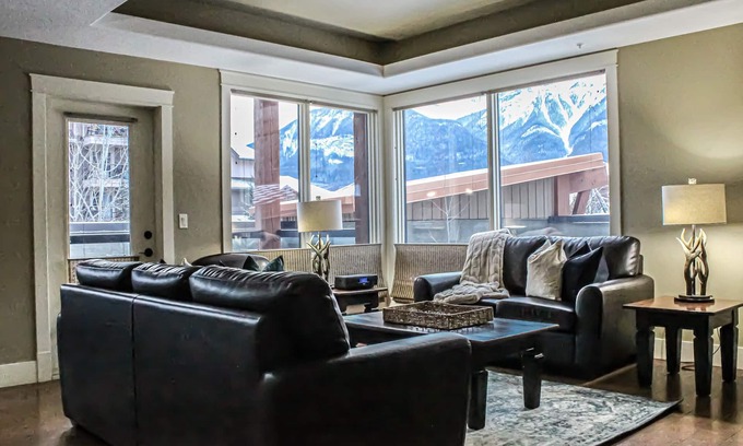 Canmore Condo | Upgraded Cozy 3 Bdrm Corner Suite, Great Mountain Views, Resort and Spa