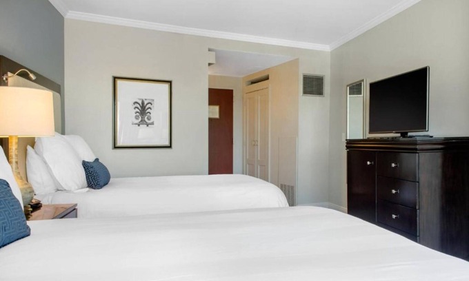 Central Business District House | Upgraded Double Room, Riverfront Hotel – Walk to French Quarter