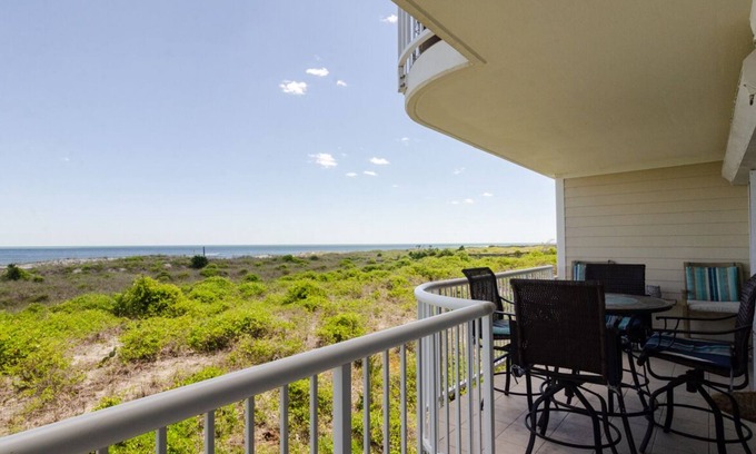 Shell Island Condo | Upgraded Oceanfront 3BR Condo in WrightsvilleDunes