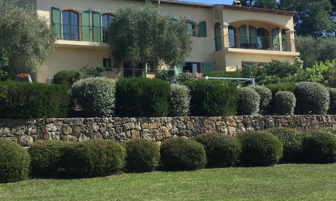 Le Rouret House | Upper floor of a neo Provencal villa with swimming pool and large garden