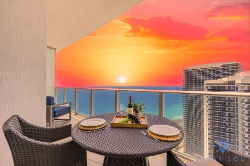 Hollywood South Central Beach Apartment | Upper Level Penthouse - Amazing Views Beach & Intracoastal