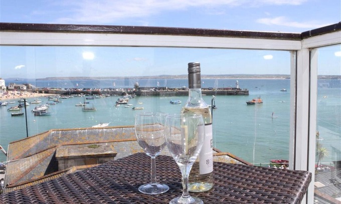 St Ives House | Upper Seafarer, 45 Fore Street