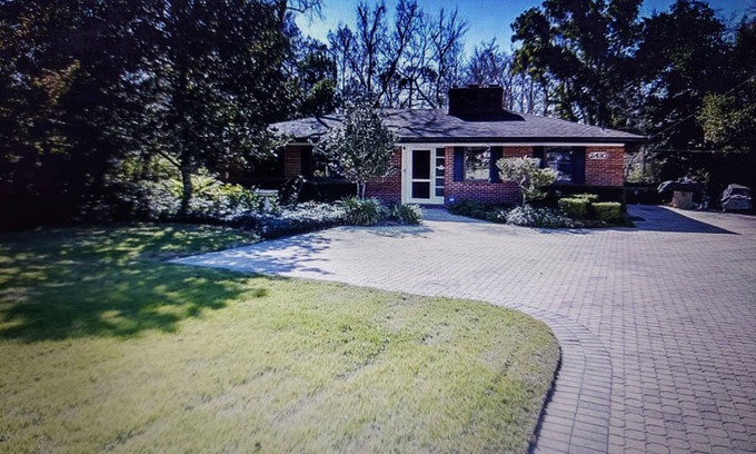 Hyde Park House | Upper Unit With Large Private Back Yard, Patio, Kayaks, Fire Pit, Grill & Nature