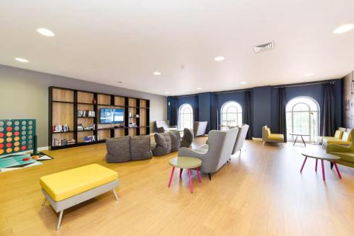 Oadby Apartment | Upperton Road Studios in Leicester