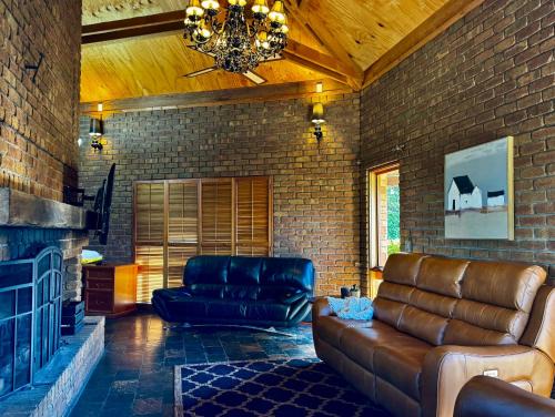 Jindabyne Ski Chalet | Upsandowns - Private pool, Spa, and Sauna