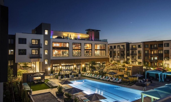 Menlo Park Condo | Upscale 1BR Condo in Menlo Park with Poolside Relaxation