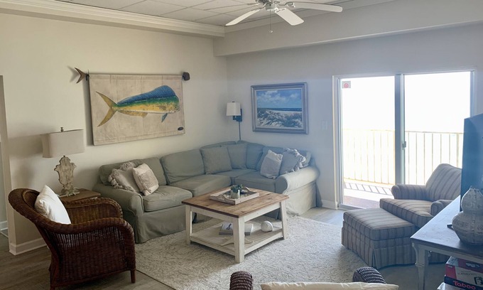 Pensacola Beach Condo | UPSCALE 3 BR unit with OCEANFRONT views from each room- sleeps 9 comfortably