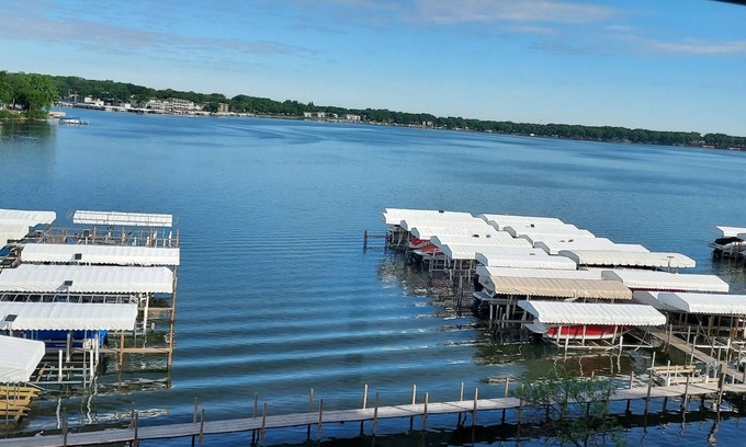 Arnolds Park Condo | Upscale 4 Bedroom/3 Bath Lakefront Condo @ Bridges Bay Resort with Amazing View