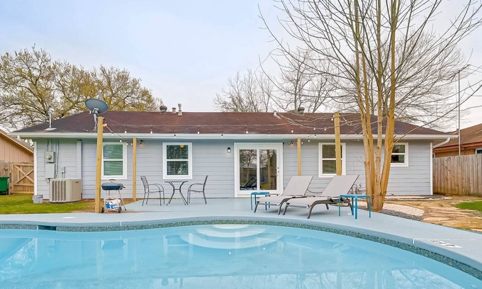 Garden Oaks House | Upscale Central Houston | Pool, King Bed, Pet Friendly