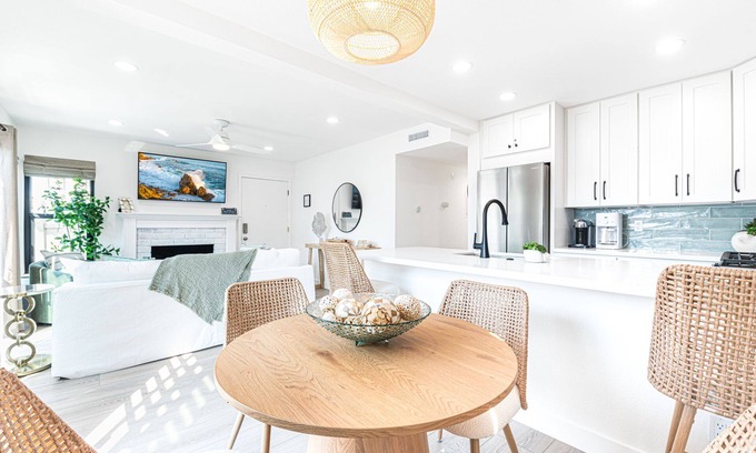 West Newport Condo | Upscale Coastal Home w/Central AC | Just 1/2 Block to Beach | Walk to Everything!