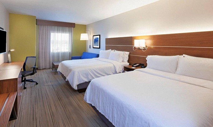 Lenexa House | Upscale & Cozy Suite! WiFi & Breakfast Included