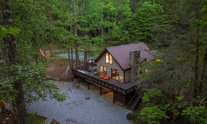 Sautee Nacoochee Cabin | Upscale Creek Retreat:Theater&Pickleball, in Helen