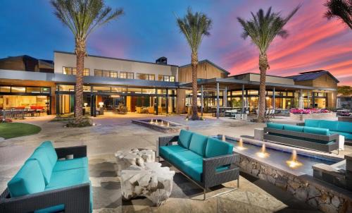 Maricopa County House | Upscale Desert Home Golf Pool Dining Hot Tub
