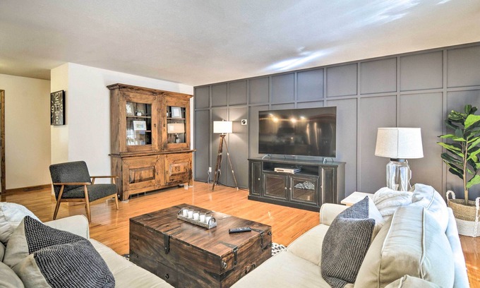 Higgins Lake House | Upscale Family Cottage < 1 Mi to Higgins Lake