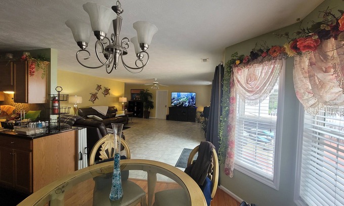 South View House | Upscale, Hot Tub, Gazebo, Basketball, Near Lake, 15 m to airport in Hope Mills