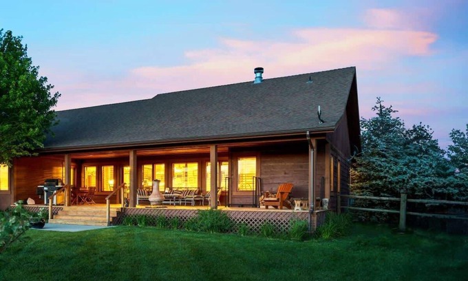 Victor House | Upscale, Hot Tub, Wildlife, Views!