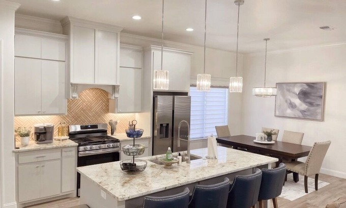 Lubbock House | Upscale in Uptown West 4/2/2
