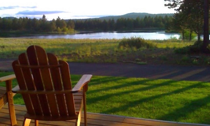 Sunriver Condo | Upscale Lakefront Condo, Air Conditioning & Gas Fireplace