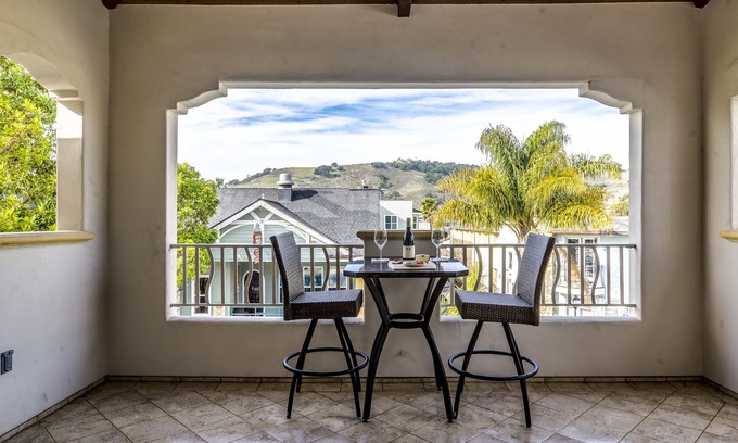 Avila Beach Condo | Upscale Living in Downtown Avila Beach