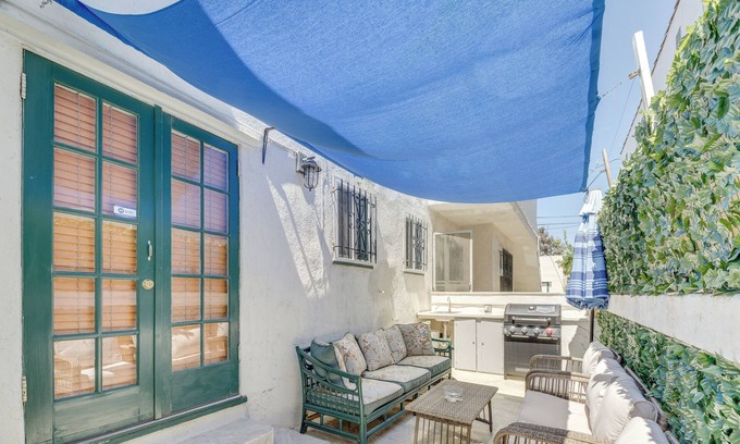 Carthay Circle House | Upscale Los Angeles Retreat w/Patio & BBQ Grill!