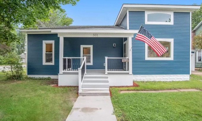 Ludington House | Upscale luxury home just a few blocks from beach