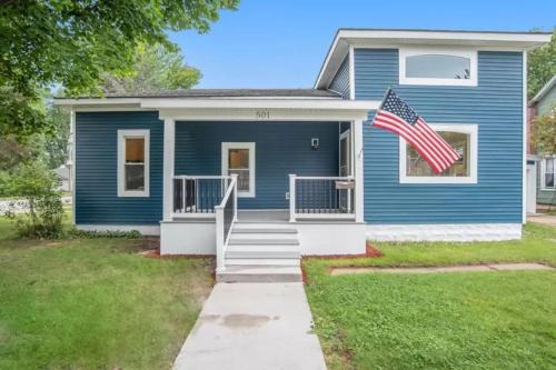 Ludington House | Upscale luxury home just a few blocks from beach