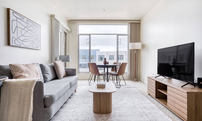 Evergreen Park Apartment | Upscale Palo Alto 2BR w/W/D & Pool, walk to Pinterest, by Blueground