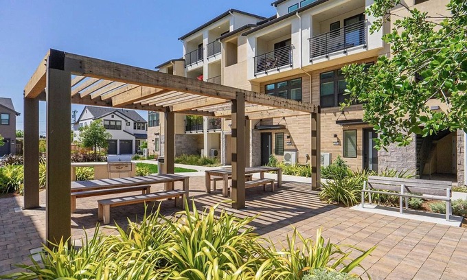 East San Mateo House | Upscale Quiet 2B2.5B 1450sqft Townhome Between SF and South Bay