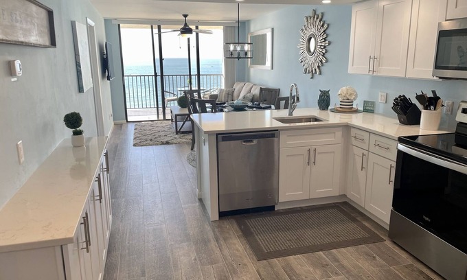Marco Island Condo | Upscale Sea Winds 8th Floor Beachfront Weekly Rental