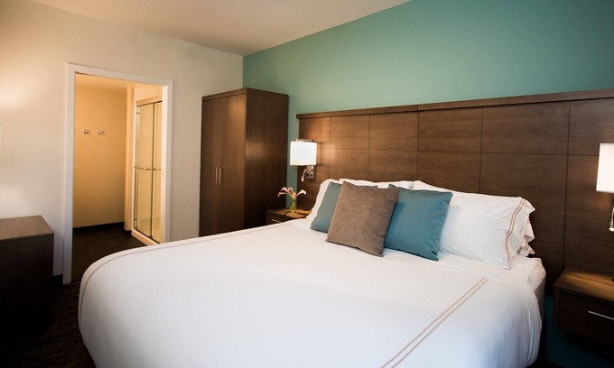 South Lake Union Apartment | Upscale Suite + 24 Hour Fitness Center + Free Breakfast | Close to Lake Union