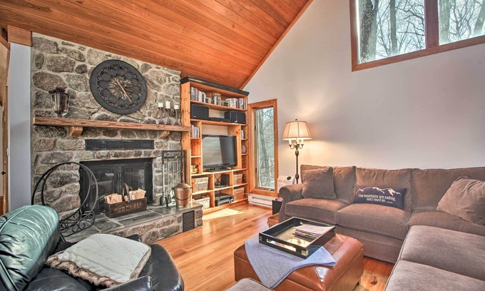 Chestnut Springs House | Upscale Wintergreen Resort Home w/Golf Course View