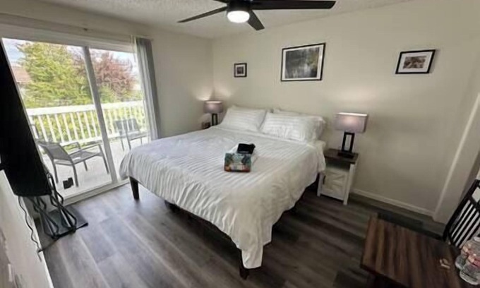 College Hill Apartment | Upstairs UO, Autzen, Amazon Park
