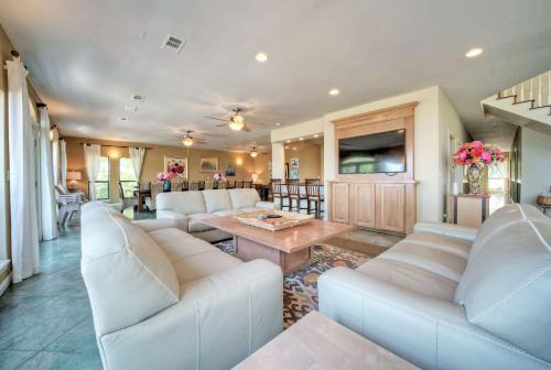 Buchanan Dam House | Upstay - 10-Acre Lakeview Mansion with Pvt Boat Ramp