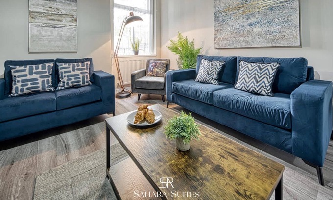 Manchester House | Upto 20% Off! Stylish 5BR Reading & Parking