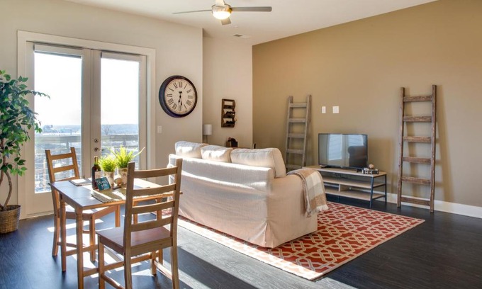 Third Ward Apartment | Uptown 1 BR Apt with Balcony by Frontdesk