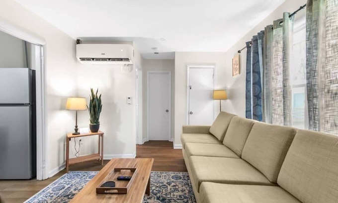 Avondale House | Uptown Apartment, Near Parks! The Bricks Unit 3
