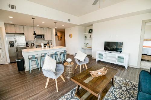 Third Ward Apartment | Uptown Fully Furnished 2BR Apartment apts