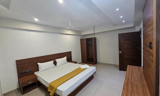 Kalamassery Hotel | Uptown Inn